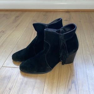 Bass black ankle booties